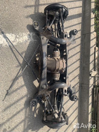 Задний подрамник в сборе Toyota Crown GRS204