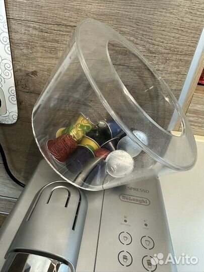 Капсульная кофемашина delonghi