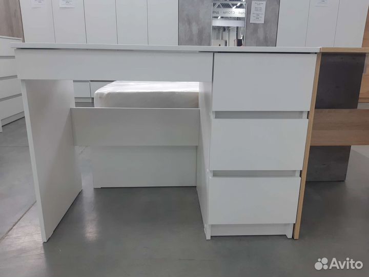 Письменный стол без ручек для детей Лидер 2в