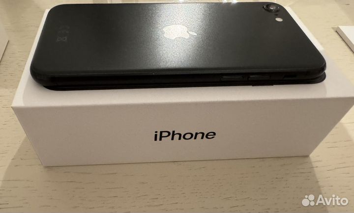 iPhone SE, 128 ГБ