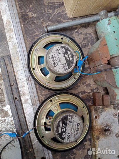 Акустические колонки в автомобили