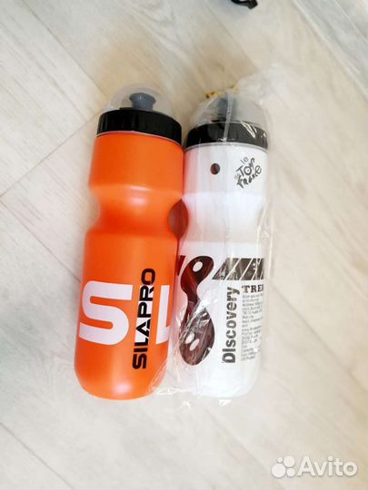 Спортивный бутыль и крепление на раму велосипеда