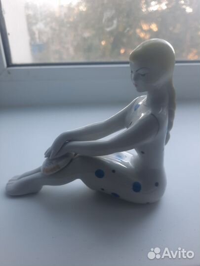 Статуэтка фарфор