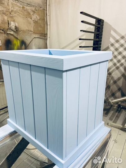 Деревянные уличные кашпо