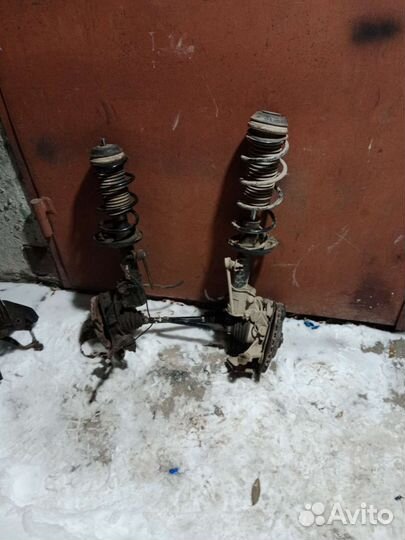 Кулак Амортизатор передний прав-лев Opel Corsa D