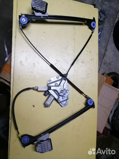 Стеклоподъемник правый Dodge Challenger LC