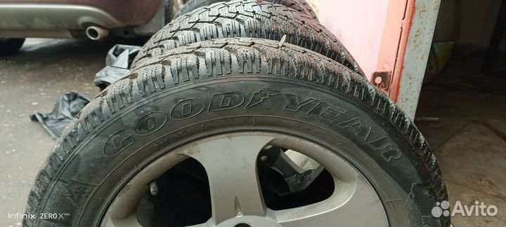 Goodyear UltraGrip 500 255/55 R18 109