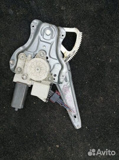 Стеклоподъемник задний левый Toyota Avensis AZT250