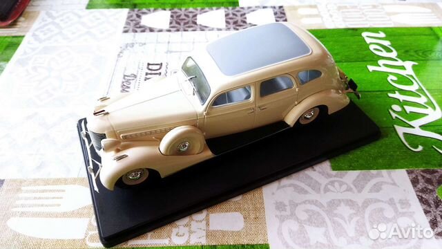 Модель автомобиля зис 101А и газ 13 чайка