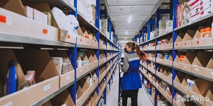 Работник склада