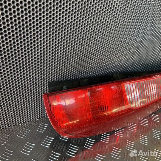 Фонарь задний правый Mitsubishi Colt