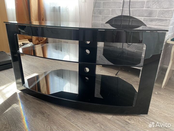 Стеклянная тумба под тв