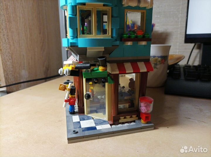 Lego Creator Городской магазин игрушек 31105