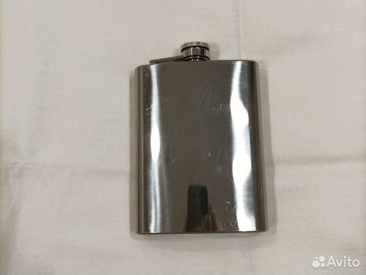 Подарки для мужчины: фляжка, носки, кружка