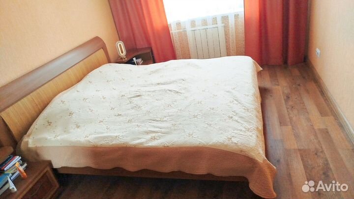 Спальный гарнитур из массива дерева бу