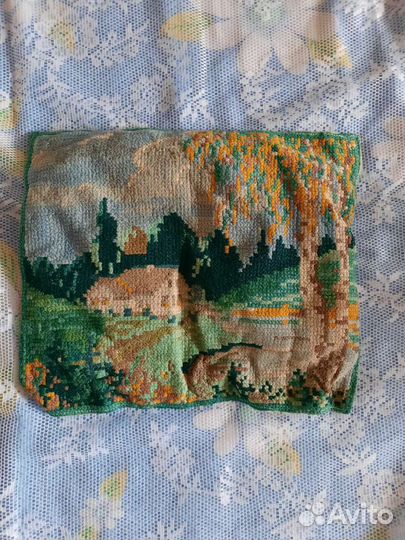 Подушечки с вышивкой на канве