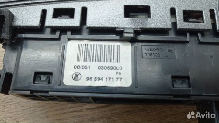 Кнопка аварийной сигнализации Peugeot 308 хетчбек