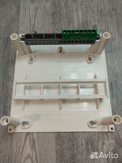 Legrand Щит распределительный Ekinoxe 8+1М