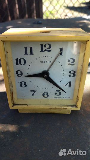 Часы будильник СССР
