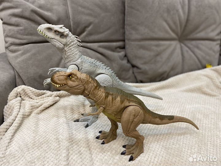 Индоминус и тираннозавр рекс Jurassic world