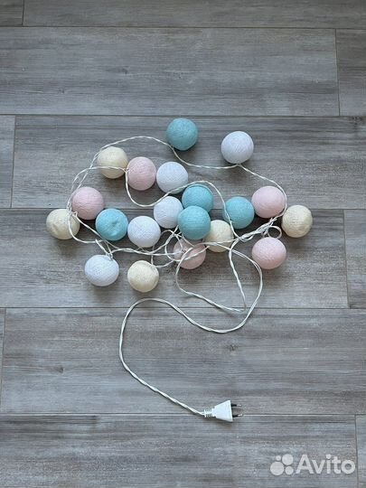 Гирлянда из хлопковых шариков