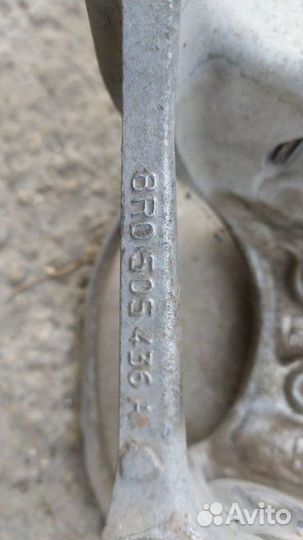 Кулак задний правый Audi Q5 2008-2017