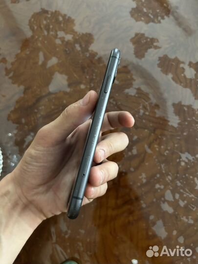 Телефон iPhone 11