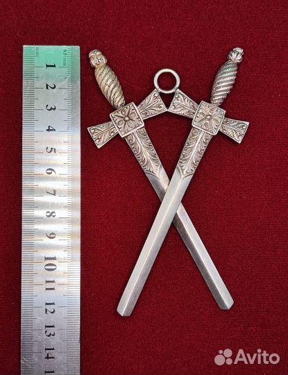 Серебряный знак внутреннего стража масонской ложи