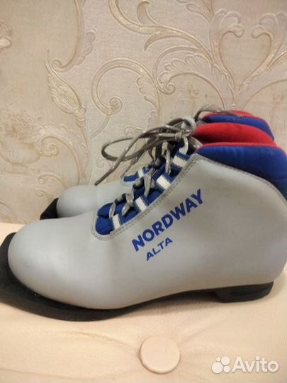 Лыжные ботинки