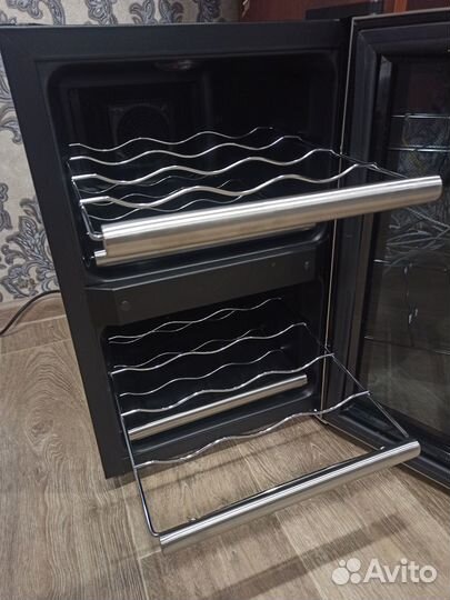 Винный шкаф Kitfort кт-2405