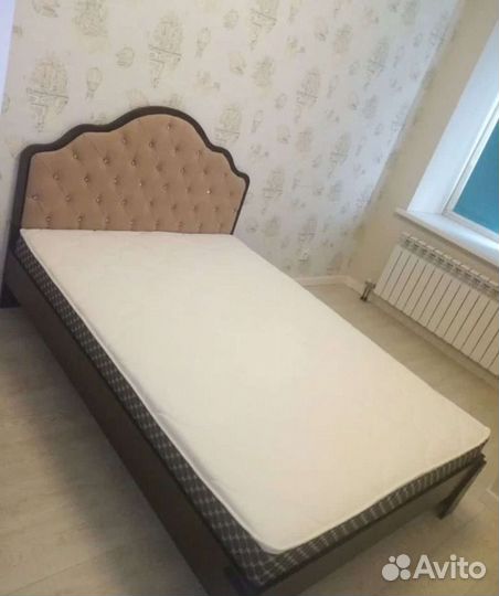 Кровать