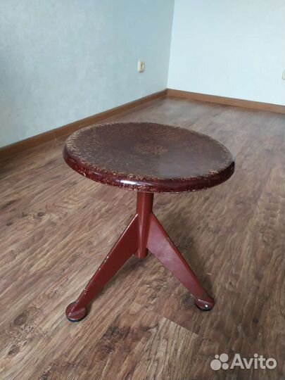 Стул для пианино винтовой