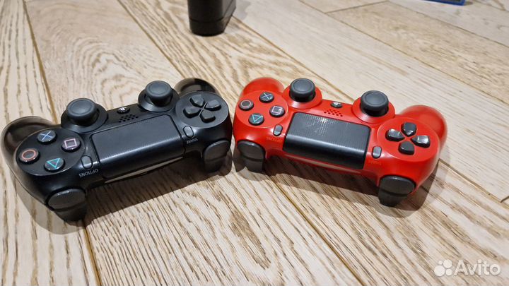 PlayStation 4 + 2 геймпада, зарядка, 3 игры