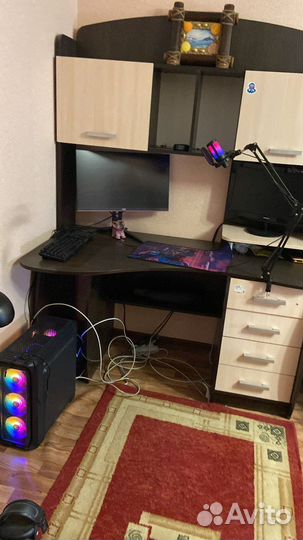 Компьютерный стол или для учебы