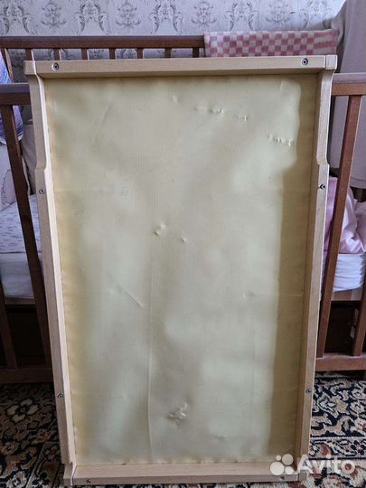 Пеленальная доска на кроватку