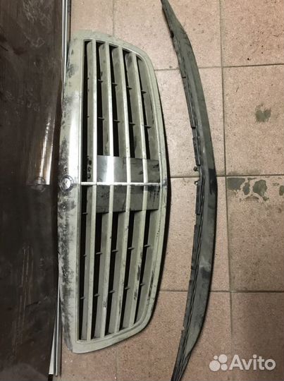 Продам решетку радиотора 221 mercedes