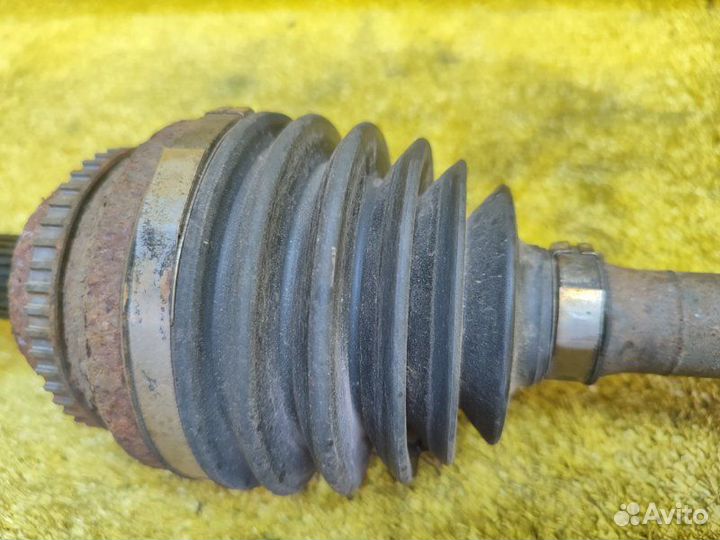 Привод передний правый Toyota Voxy/Noah/Esquire