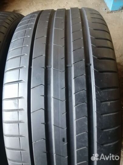Pirelli P Zero PZ4 275/40 R21 и 315/35 R21