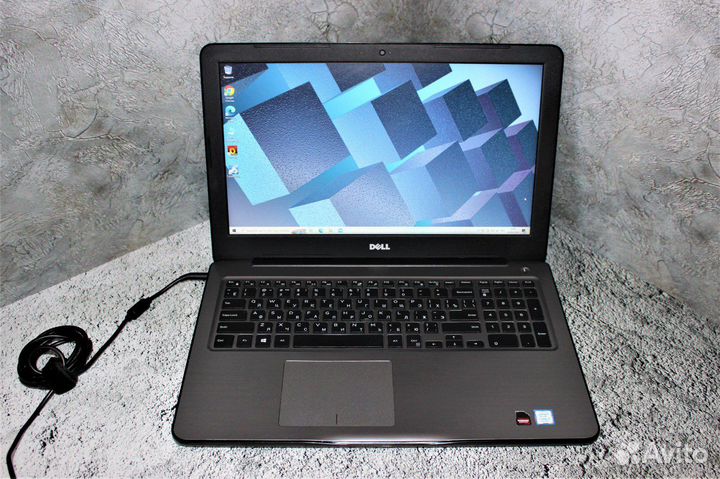 Ноутбук Dell на Core i7-7700U/ R7 M440/ Full HD