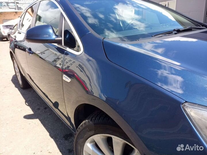 Opel Astra 1.6 МТ, 2011, 200 000 км