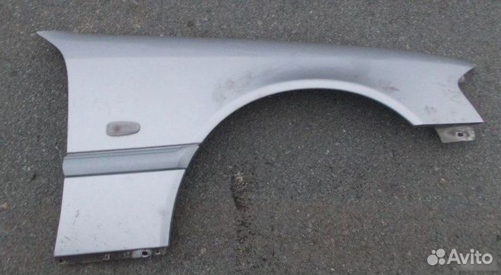 Крыло с отв.под повторитель Mercedes-Benz W202