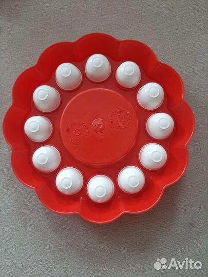 Тарелка и свеча для пасхи