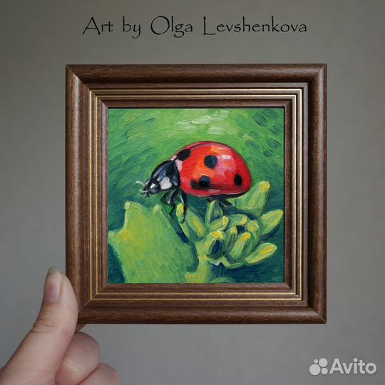 Картина маслом Божья коровка 10х10см. В наличии