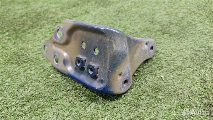 Кронштейн передней панели Toyota Verso R2 2017
