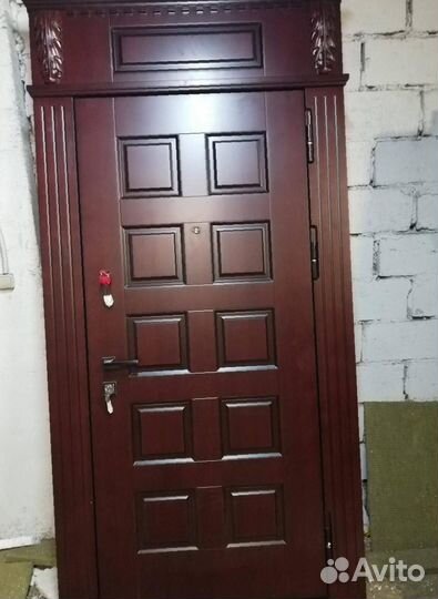 Дверь входная в квартиру