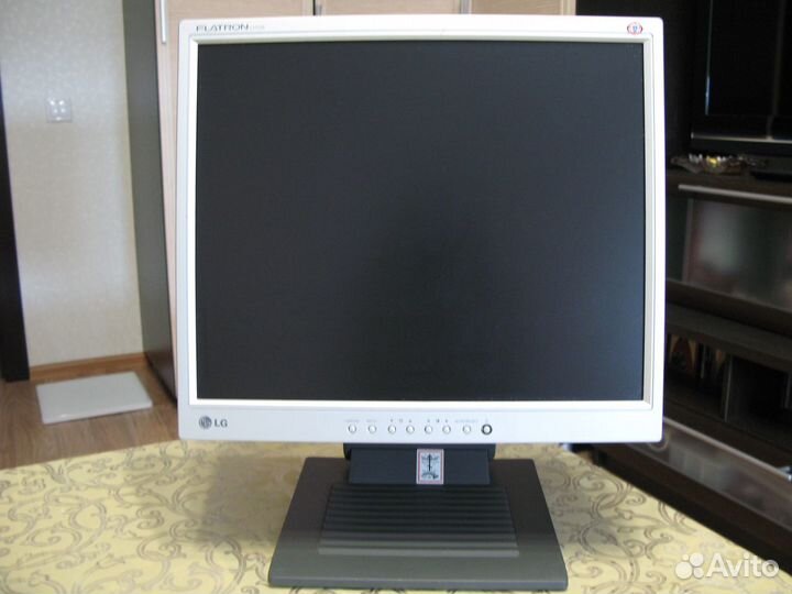 Монитор LG Flatron L1710S + колонки в подарок