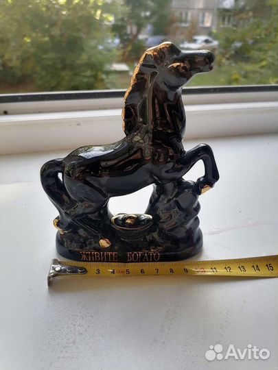 Фарфоровый конь