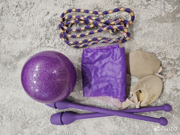 Булавы, скакалка, мяч