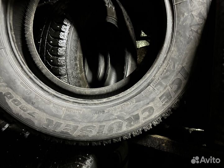 Bridgestone Ice Cruiser 7000 215/65 R16