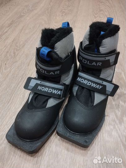 Лыжные ботинки